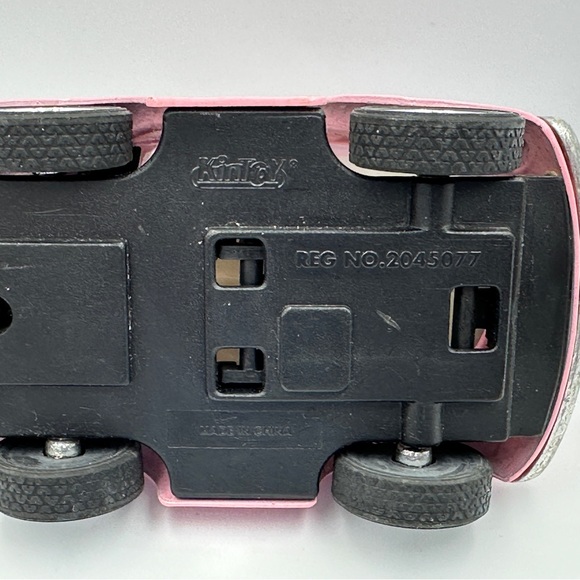 Lot of 3 vintage style Volkswagen - Beetle  - Van - Bus  toy vehicles - Picture 9 of 16